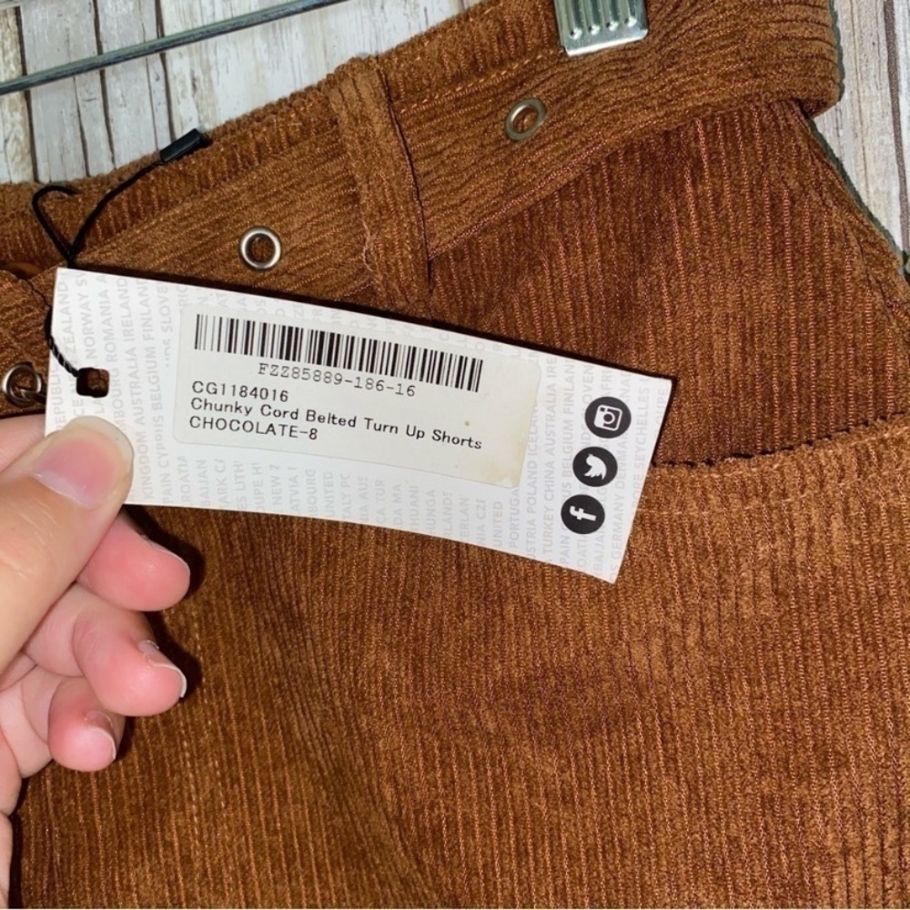 NWT Boohoo Chunky Cord Belted Turn Up Shorts In Chocolate - Picture 5 of 5